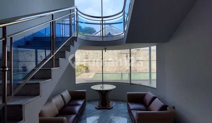 Ada Kolam Renang Rumah Asri Siap Huni Di Pejaten Barat