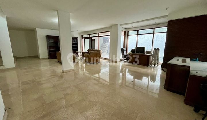 Rumah Luas Lokasi Premium Strategis Di Kebayoran Baru