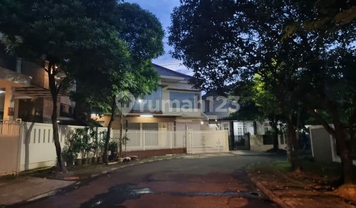 Rumah 2 Lantai Semi Furnished Dalam Komplek Di Bintaro