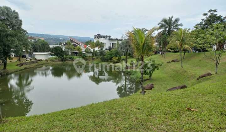 For Sale Modern House Directly Facing the Lake