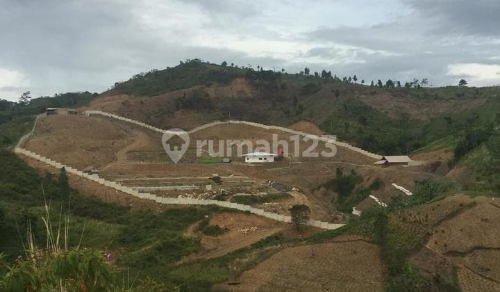 *di Jual Tanah & Villa Di Hambalang Hills Sentul*1.luas Tanah 3.7 Ha (37,000 M²). Sudah Dipagar Dengan Panel Beton.2.sertifikat Hak Milik3.villa/rumah Ukuran 8x10 M² Dengan 2 Kt + 1 Km Fully Furnished.4.rumah Burung Walet 3 Lantai Dengan Ukuran 10x30 M²,c