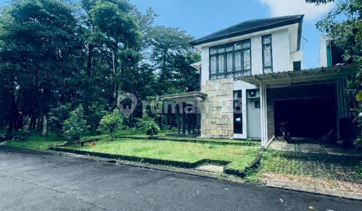 Dijual Rumah Midern Minimalis Siap Huni Posisi di Hook Samping Taman di Kawasan Sentul City