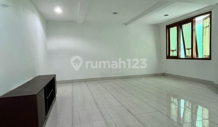 Di Disewakan Rumah Furnish Konsep Taman