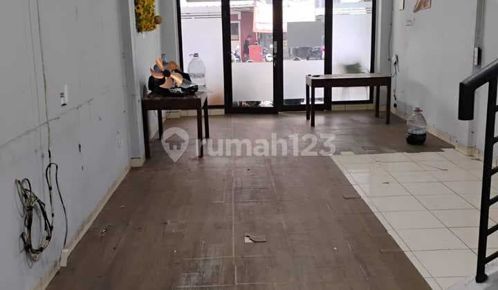 Ruko di Legenda Wisata. Terletak di Blok Depan, Bebas Banjir, Udara Nyaman S245