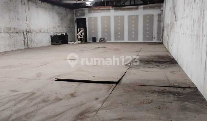 Gudang LT LB 240M Bebas Banjir, Kontainer 40Ft bisa, Lantai Depan Sdh Tinggi, Ada Lantai 2 Dari Konstruksi Besi, Lantai Kayu di Bandengan, Jakut S272