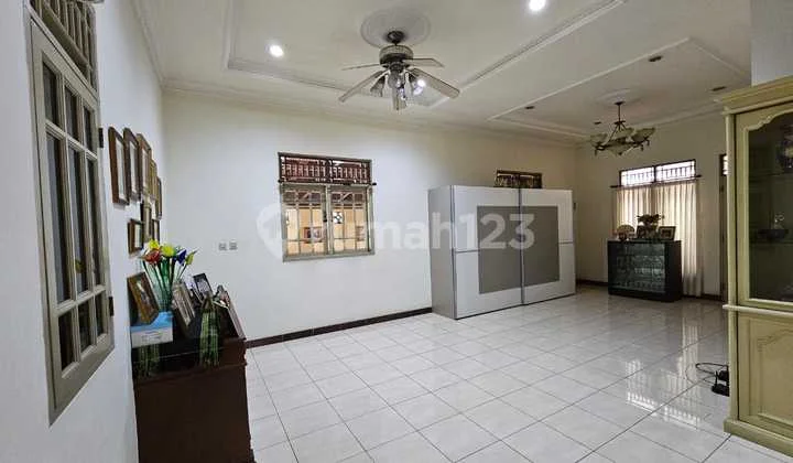 Rumah di Grogol Petamburan Berada di Tengah Kota, Cocok Utk Kost Menengah ke Atas S254