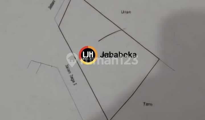 For Sale Land Area 605 m2 Strategic Location and by the Main Road