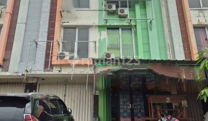 Dijual ruko 3 lantai di lokasi strategis kawasan Jababeka, sangat dekat dengan area pemukiman warga dan ramai aktivitas bisnis