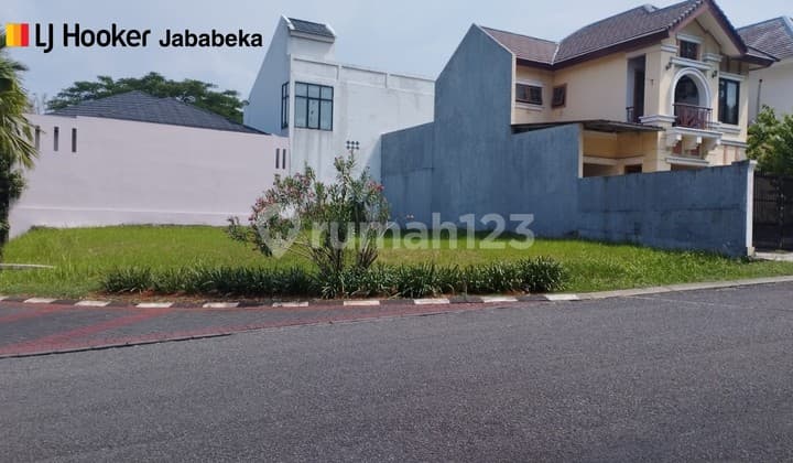 For Sale Hook Plot Inside the Bahama Cluster, Deltamas