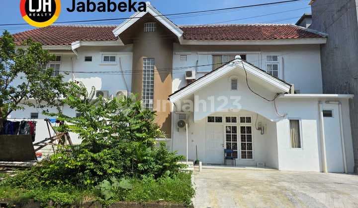 For Sale 26-Door Boarding House in Strategic Location Meadow Green Lippo Cikarang