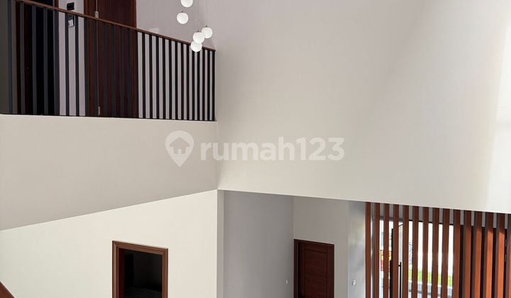 Disewakan Rumah Mewah Bersih dan Terawat Siap Huni, Forest Green Lippo Cikarang