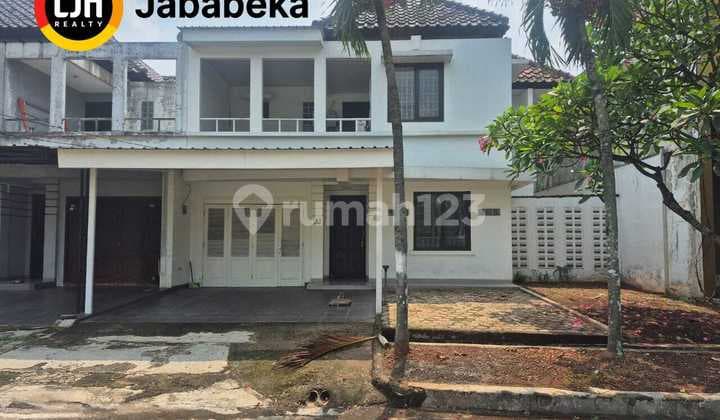 Disewakan Rumah bersih dan terawat 2 Lantai Taman Beverly