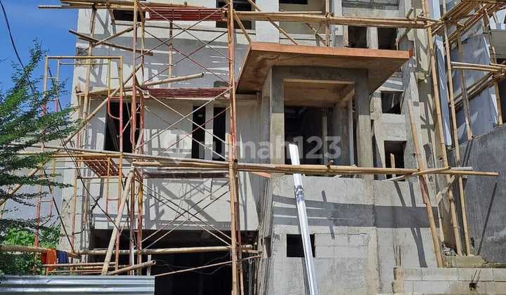 Rumah Baru Proses Bangun di Taman Simpruk Summerbliss Lippo Cikarang - Ada kolam renang & Rooftop - Lokasi Premium