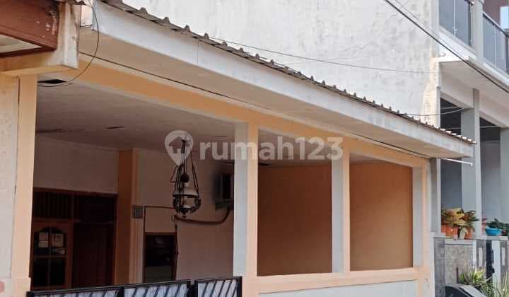 Rumah Dekat Dengan Stasiun Lt 102, 3 Kt , Shm