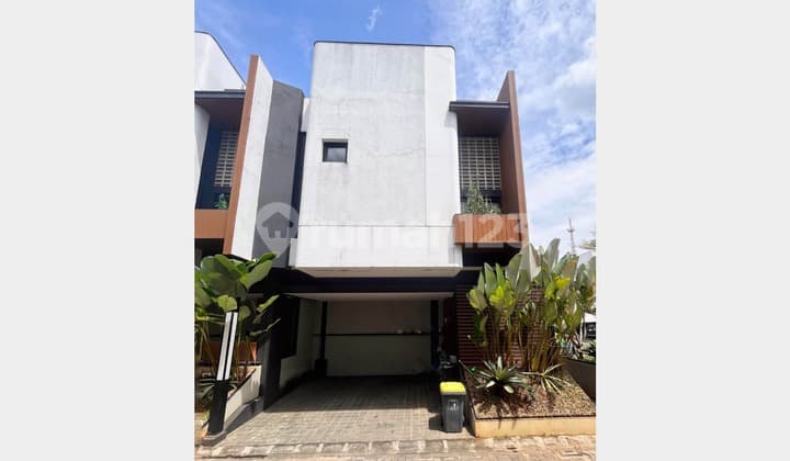 Ready-to-occupy 2-story house at Favoury House (Near Taman Tekno BSD)