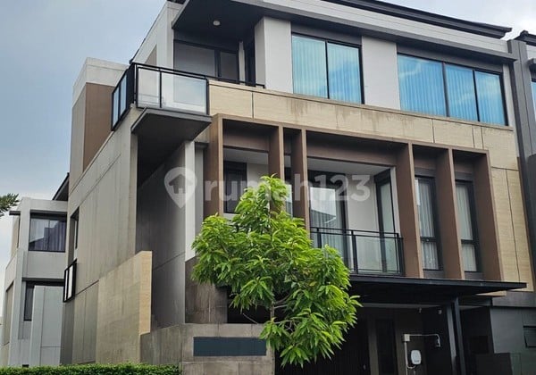 Rumah Mewah 3 Lantai di Cluster Kiyomi Zora BSD, Tangerang Selatan