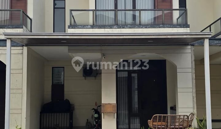 Rumah 2 Lantai di Lavon Swan City, Tangerang