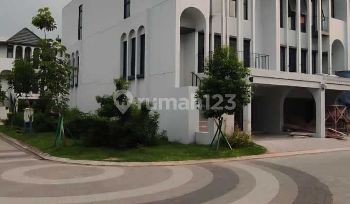 Rumah 3 Lantai Hook di Cluster Aether BSD, Tangerang Selatan