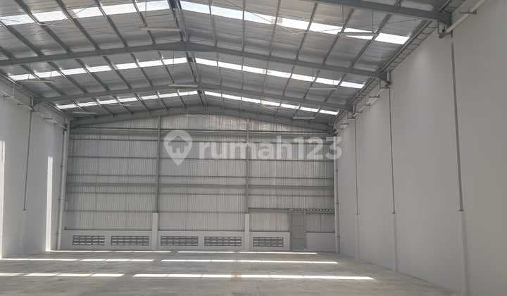 Sulawesi Makassar Warehouse Ready to Use Near Ir Sutami Toll Road, New Port Harbor and Airport Free from Manual Loading Labor