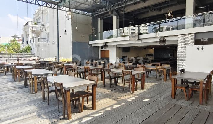 For Sale Restaurant In Pearl Beach Furnished With Elevator