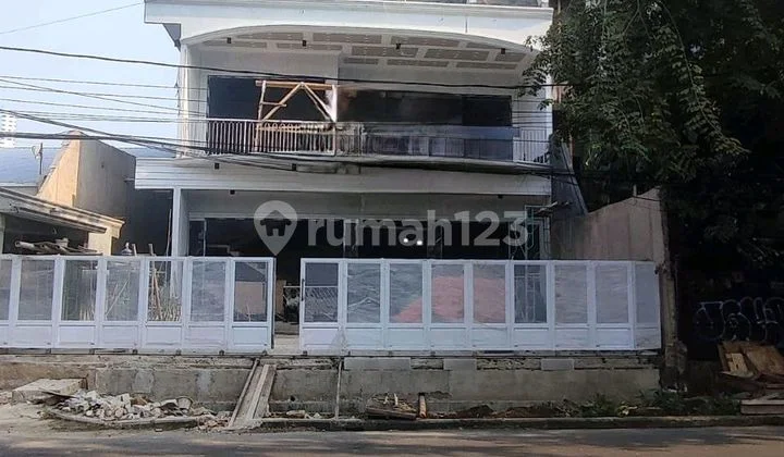 Disewakan Ruko/gedung Di Rajawali Selatan Disewakan Ruko/gedung Di Rajawali Selatan