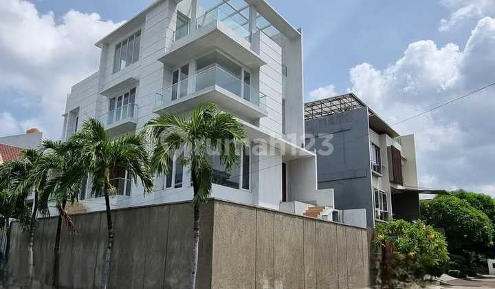 Dijual Rumah Baru + Lift + Pool di Sunter