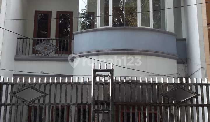 Dijual Rumah di Sunter Lokasi Nyaman Depan Taman