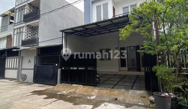 Dijual Rumah Bagus Renovasi 3 Lt +.rooftop