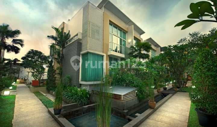 Dijual Town House De Oaze Residence Tomang LT.90 (6x15) LB. 225 3 lantai KT. 4 KM. 4 SHM Semifurnished Fasilitas Swimming Pool, Gym, Genset, Garden Rp. 5,9 Milyar Nego