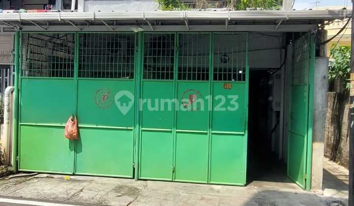 Di jual Rumah depan ( 6x23 ) plus Gudang belakang ( 12x18 ) Listrik 52 rb watt daerah Jembatan 2 Jln. Sinar Budi Raya Buka harga 6,5 M ( bisa nego )
