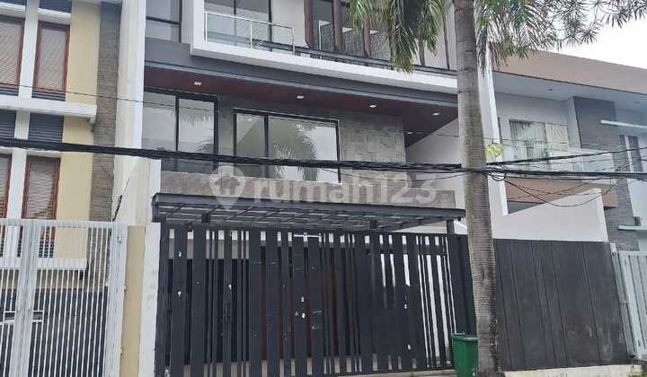 TURUN HARGA Citra 2ext (di Jalan Boulevard Utama) Luas Tanah: 10x20 Luas Bangunan: 465m2 Lantai: 3 Surat: SHGB KT: 5+1 KM: 5+1 HARGA BU: Rp 5.5 milyar 575000xxxxNEGO)
