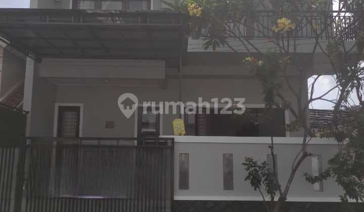 Jual cepat – Rumah Semanan dekat sekolah Tiara Kasih, dekat Stasiun KRL & Bandara. Bagus, Menarik, Jarang Ada, Murah Luas tanah 12 x 15 m Luas Bangunan 225 m 2 Lantai 3 + 2 Kamar Tidur 3 + 1 Kamar Mandi Carport 2 Mobil SHM