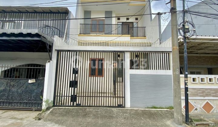 Jual cepat – Rumah Daan Mogot Estate. Bagus, Menarik, Jarang Ada, Murah LT : 6x20m2 LB : 156m2 2 Lantai 3 kamar Tidur 2 kamar mandi Siap Huni SHM