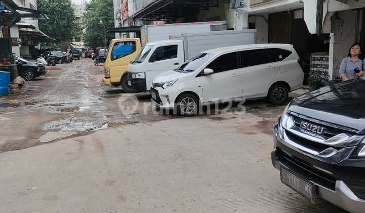Dijual Ruko 4 Lantai Jln. Pangeran Jayakarta Dalam Komplek Ruko Kelurahan Mangga Dua Selatan, Kecamatan Sawah Besar, Jakarta Pusat. SHGB Luas tanah: 80m2 Luas bangunan: 315m2 4 lantai 4 kamar mandi Siap huni Harga 2,6M