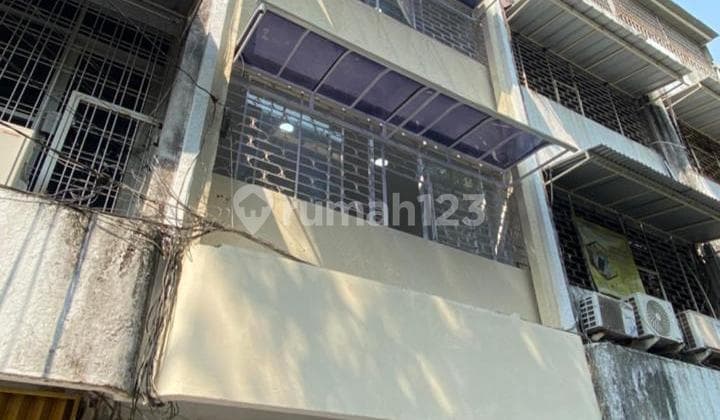 Price Drop: Shop House for Sale on Garuda Street, Kemayoran, Central Jakarta - Ground Floor Size 4.5 X 13 - Floors 2-4 Size 4.5 X 15 - 3 Bathrooms (Floors 1-3) - Small Balcony on 4th Floor Exterior, Small Storage at the Back - Land Area 69 m² - Building Area 207 m² - Electricity 10 kVA.