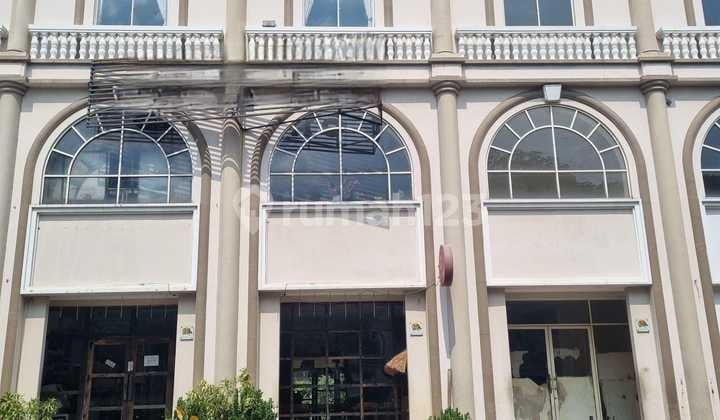 Dijual 2 Ruko Gandeng Green Lake City LT 171 M2 (9X19) LB 513 M2 3 Lantai View Danau SHM Saat Ini Masih Berjalan Resto Harga 12 M ( bisa Nego )