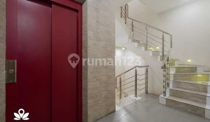 For Sale Semi Hotel in Gajah Mada Mangga Besar LT: 125 LB: 550 5 Floors SHGB + IMB Complete Permit Facilities: - 23 Rooms - Receptionist - Wifi - 32Inch LED TV - Full LED Low Watt Lights - Washbasin + Toilet American Standard Brand - Access Card Rooms Hotel Standard