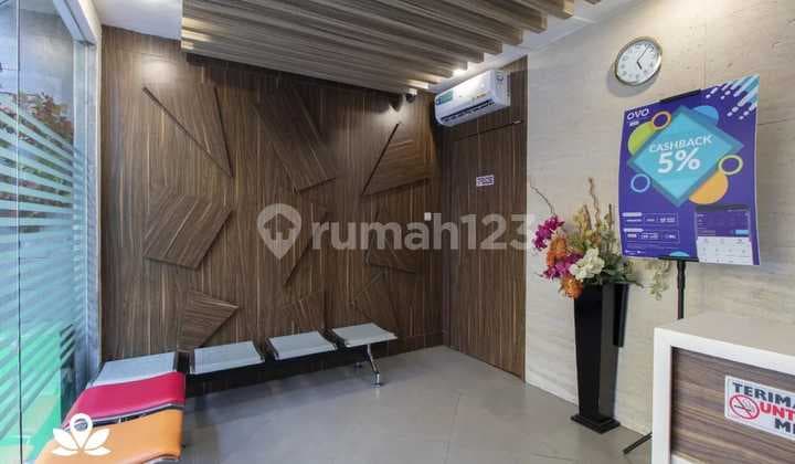 Dijual Semi Hotel di Gajah Mada Mangga Besar LT : 125 LB : 550 5 Lantai SHGB + IMB Ijin Lengkap Fasilitas : - 23 Rooms - Receptionist - Wifi - LED TV 32ins - Lampu Full LED low watt - westafel + toilet merk america standard - acces card rooms standar Hote