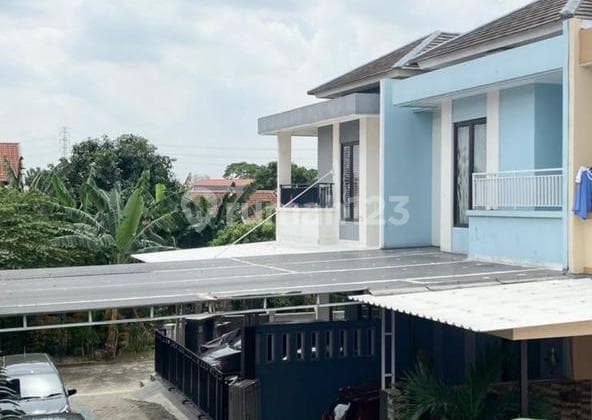 Jual Rumah Dalam Cluster di Komplek Palem Semi (Gold Land)*karawaci Full furnished 2 Lantai LT 121 m² LB 161 m² 4 Kamar Tidur (+1 Kamar ART) 3 Kamar Mandi (+1 Kamar mandi ART) 4 AC Water Heater Carport 2 mobil + 2 sepeda motor Kanopi Dapur dengan kitchen