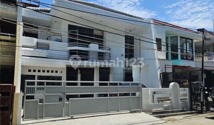 Dijual rumah Green Garden LT. 220M2 (10x22) LB. 304m2 2 lantai 3 Kamar Tidur Master+ 2 Kamar tidur Kamar Mandi 3+1 5500W SHM lingkungan dekat taman Harga 4M