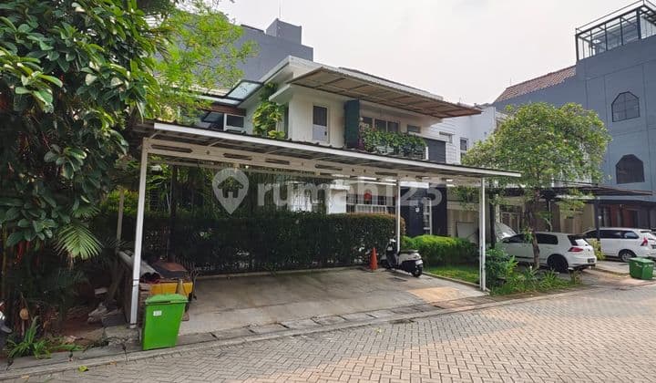 Dijual Puri Mansion Hoek LT : 234 M2 (14X20) LB : 500M2 KT : 3 KM : 4 Lantai : 2 Hadap: Utara Carport : 4 Mobil Listrik : 5500 SHM Air : Pam AC : 8 Fasilitas Lain : Dapur Luas, Sideyard Luas, Asri Harga: 9.8 M Nego