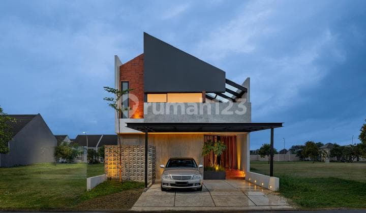 Dijual Suvarna Sutera Cikupa Tangerang LT. 136 (8x17) LB. 150 2 Lantai SHM KT. 3 KM.3+1 powder room Design Interior Fully Furnished include electronic Sudah ada charging station utk mobil listrik Bangunan Mandiri bangun dari kavling. Rp. 2.350M Nego