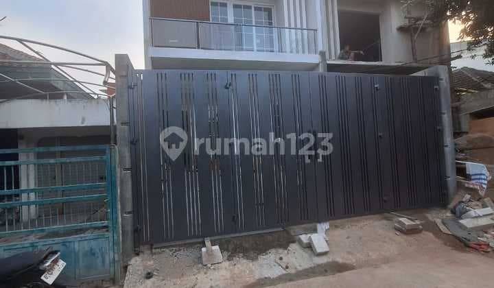 For Sale Sunrise House Land Area 120 m2 (6x20) Building Area 210 m2 / 2.5 floors, 4+1 bedrooms, 3+1 bathrooms, SHM. Price 4.5 M Negotiable. Corner lot price 4.250 M Negotiable.