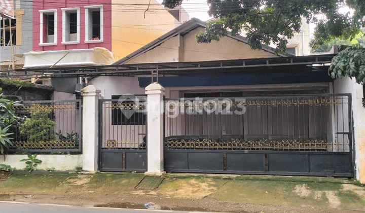 2-STORY HOUSE IN LUBANG BUAYA, CIPAYUNG, EAST JAKARTA, STRATEGIC OFFICE AREA