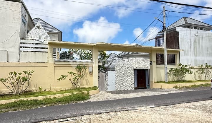 Dijual Tanah Strategis di Kutuh, Kuta Selatan, Bali - Lingkungan Villa