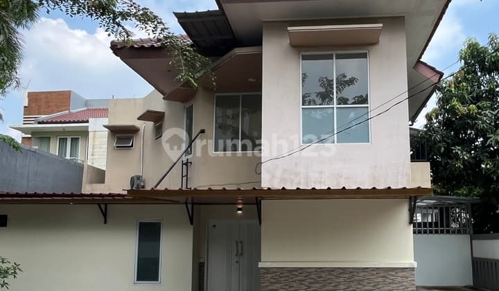 Dijual Rumah Bagus Siap Huni dengan Pekarangan Luas di Kelapa Gading Jakarta Utara Dekat Mkg Bebas Banjir