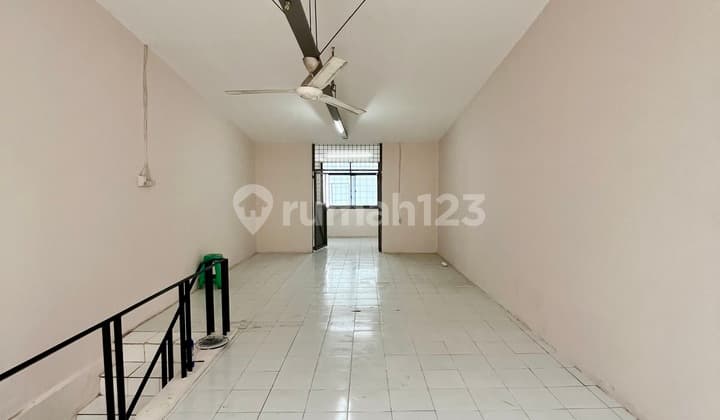 Disewakan Ruko Bagus Rapi 3 Lantai di Ciplaz Klender Duren Sawit Jakarta Timur