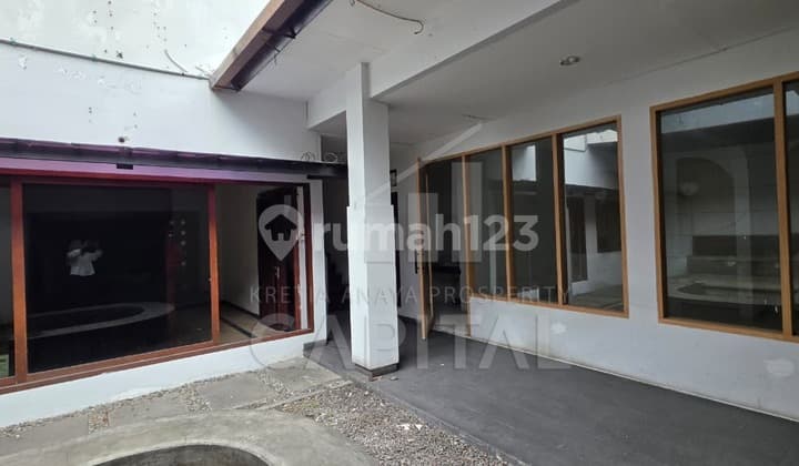 Ruang Usaha Ex Cafe di Sayap Pelajar Pejuang Bersih Terawat Siap Pakai