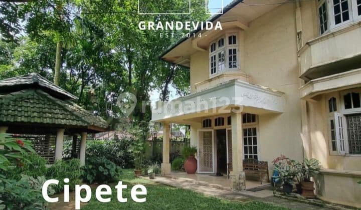 Sturdy and Well-Maintained Building Spacious Yard Prime Location Close to MRT Station