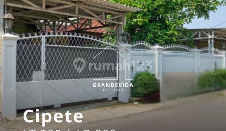 Well-Maintained and Move-In Ready House with Private Pool, Spacious Yard, Near MRT Station on Jl H Abu